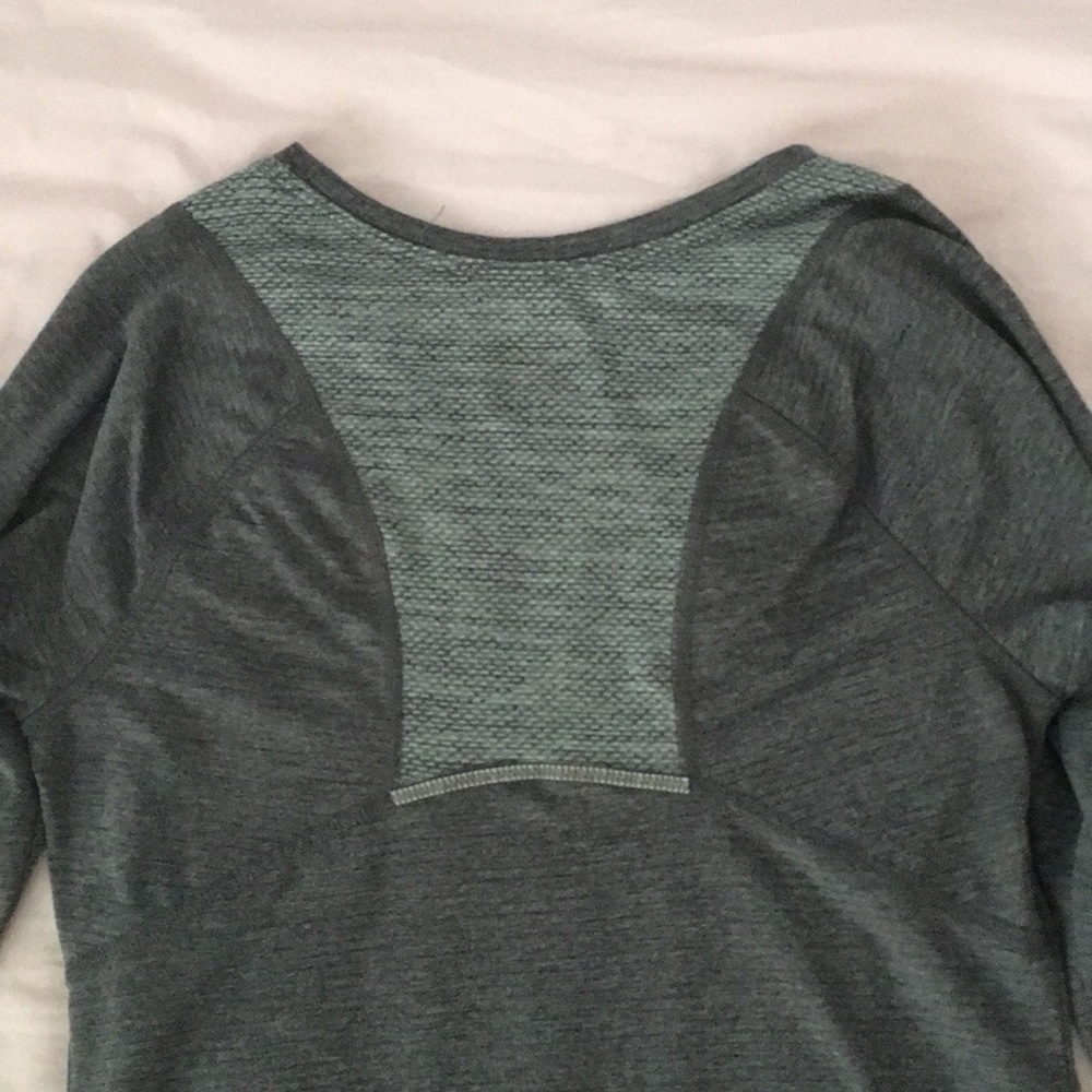 Gray athletic top - Picture 4 of 5